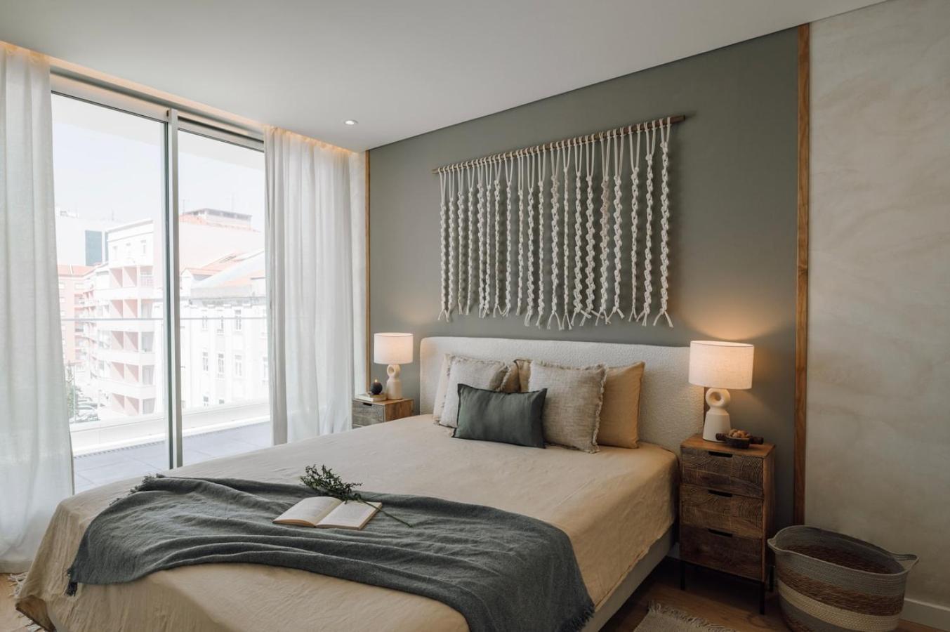 Marzano - 2 Bedrooms And Terrace In Alvalade Apartment